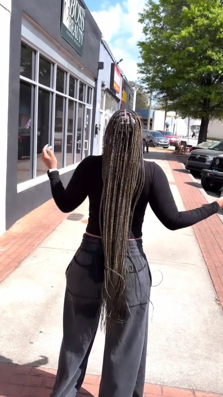 Long knotless braids
